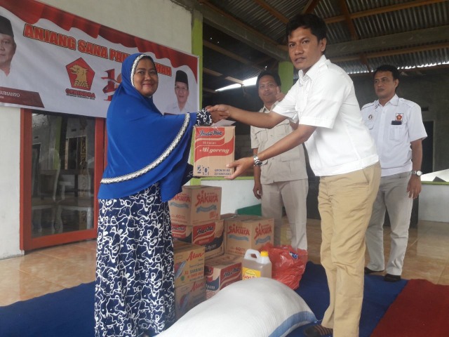 Tumpeng HUT Gerindra untuk Cabup Donggala, Tali Asih untuk Panti Asuhan (1)