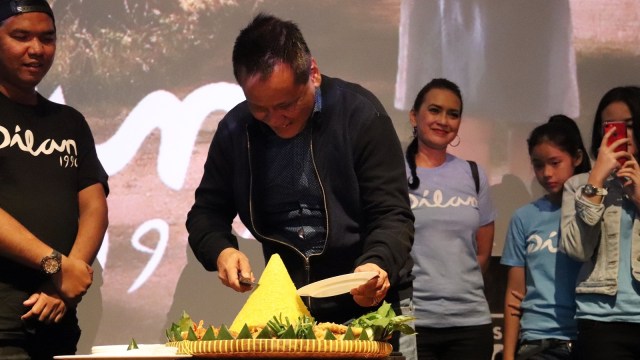 Syukuran 4 juta penonton Dilan (Foto: Munady Widjaja)