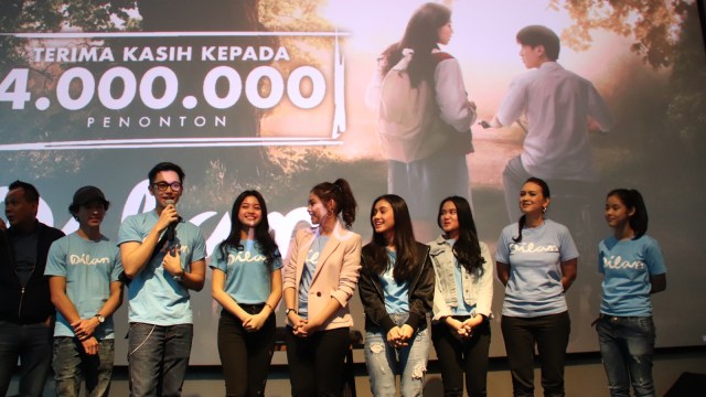 Syukuran 4 juta penonton Dilan (Foto: Munady Widjaja)