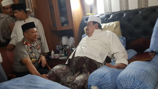 Tito Karnavian jenguk Ali Bin A. Assegaf. (Foto: dok Humas Polri)