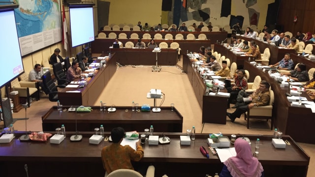 RDP Komisi II dengan KSP dan UKP-PIP (Foto: Rafyq Panjaitan/kumparan)