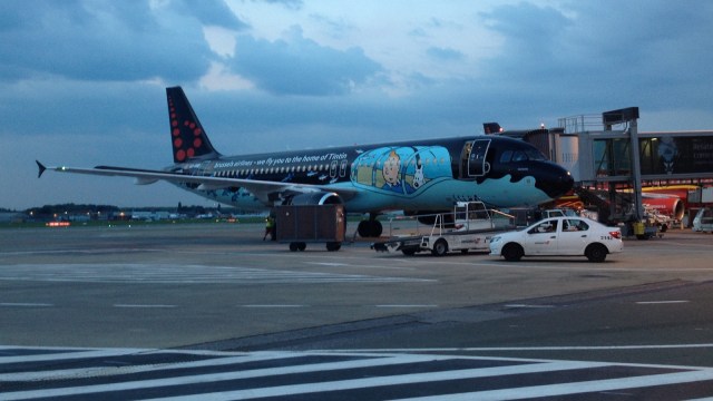 Tokoh komik Belgia di badan pesawat. (Foto: Daniel Chrisendo/kumparan)