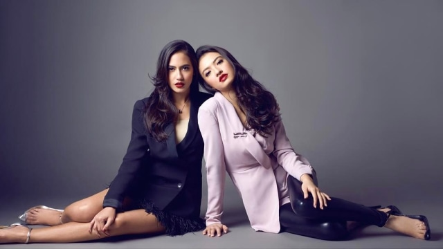 Pevita Pearce dan Raline Shah (Foto: Instagram @pevpearce)