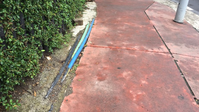 Kabel listrik menjalar di Jakarta Pusat Foto:  Soejono Eben/kumparan