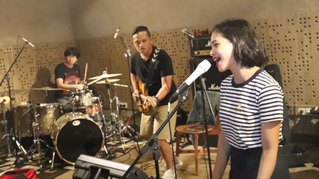 Andien Aisyah latihan bersama Nikita Dompas (Foto: Munady Widjaja)