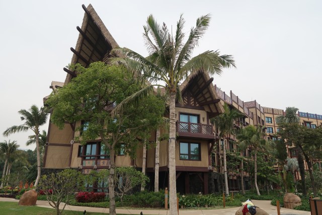 Tampak depan Disney Explorers Lodge (Foto: Intan Kemala Sari)