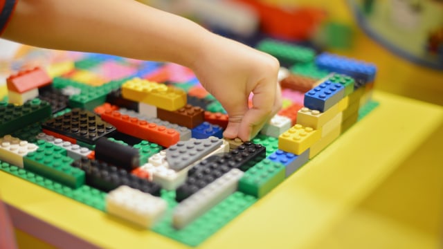 Anak bermain LEGO  (Foto: Thinkstock)