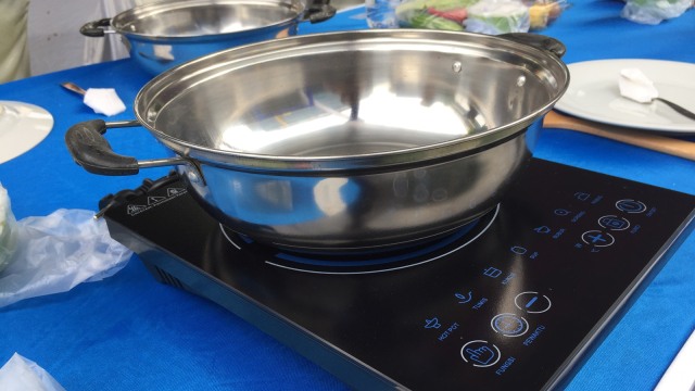 Lomba masak dengan kompor induksi PT PLN. (Foto: Selfy Sandra/kumparan)