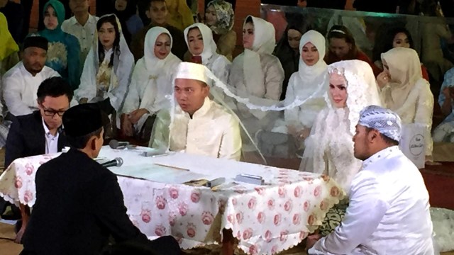 Akad nikah Vicky Prasetyo dan Angel Lelga. (Foto: Munady Widjaja)