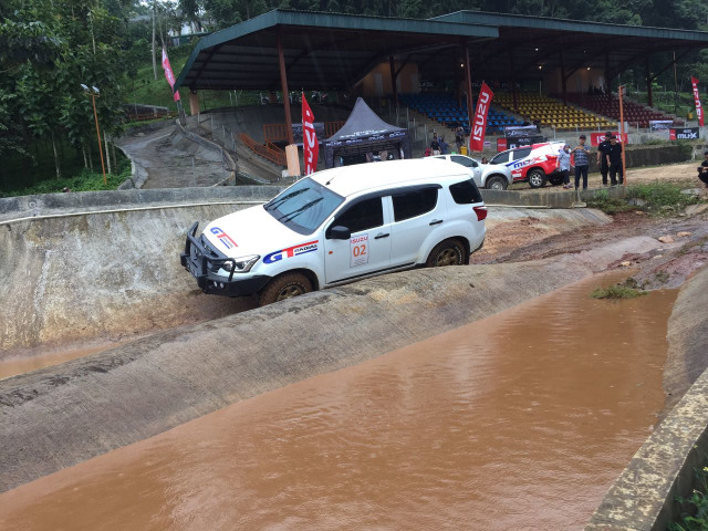 Isuzu mu-X 4x4 (Foto: Citra Pulandi Utomo)