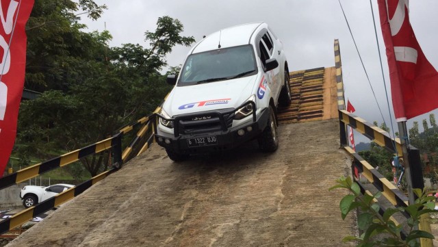 Isuzu mu-X 4x4 (Foto: Citra Pulandi Utomo)