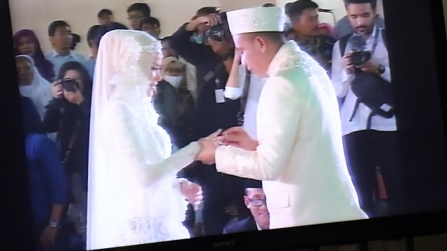 Akad nikah Vicky dan Angel  (Foto: Munady Widjaja )