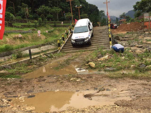 Isuzu mu-X 4x4 (Foto: Citra Pulandi Utomo)