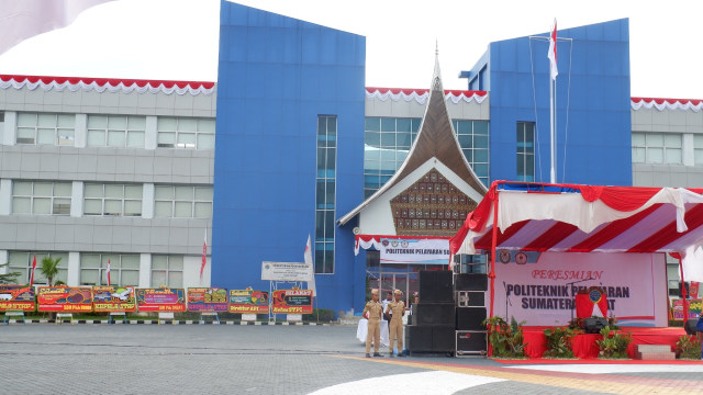 Menhub Budi Karya Resmikan Poltekpel Sumbar (Foto: Sari Kusuma Dewi/kumparan)