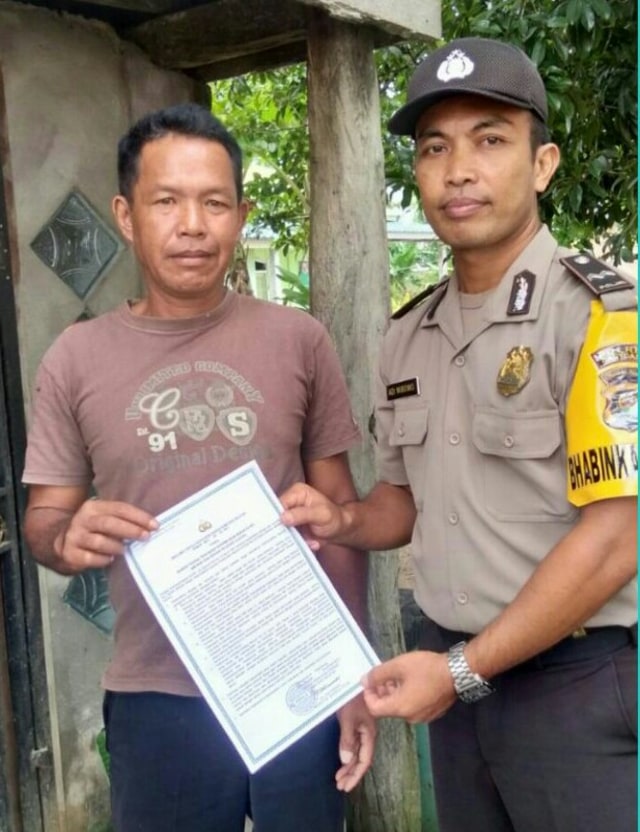 Bhabinkamtibmas Aipda Adi Wibowo Sebar Maklumat Kapolda di Desa Lubuk Rengas