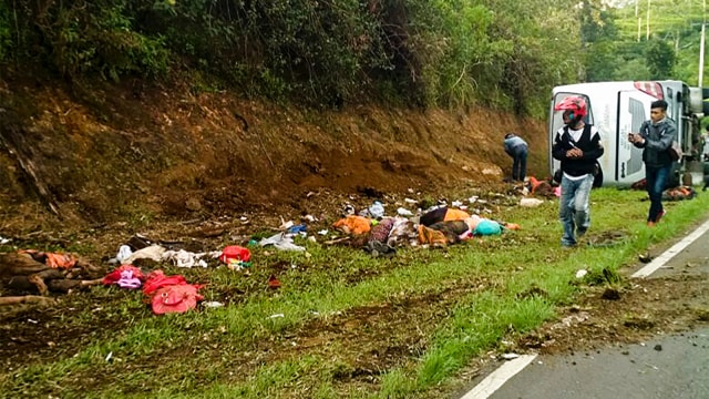 Kecelakaan bus di Subang (Foto: ANTARA/Yusup Suparman)