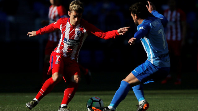 Griezmann vs Iturra. (Foto: REUTERS/Jon Nazca)