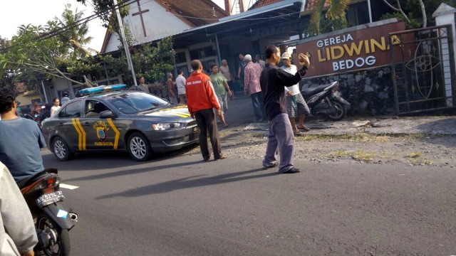 Jemaat Gereja Lidwina Bedog diserang (Foto: Dok. Pengurus Gereja Bedog Yogya.)