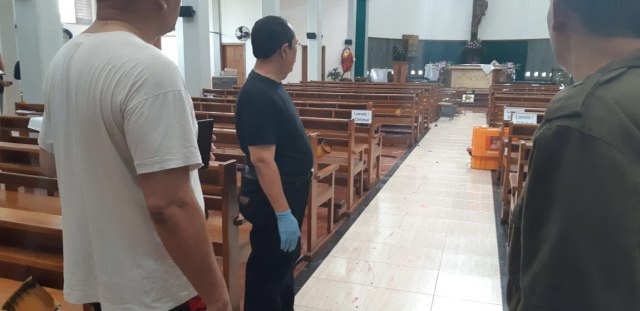 Petugas memeriksa TKP (Foto: Gereja Bedog)