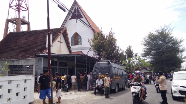 Suasana Gereja Bedog usai penyerangan (Foto: Haris Erdyanto)