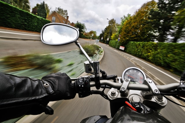 Sepeda Motor lengkap dengan spion (Foto: christels/Pixabay)