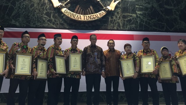 Tanda hormat pendonor darah dari Anies Baswedan. (Foto: Mirsan Simamora/kumparan)