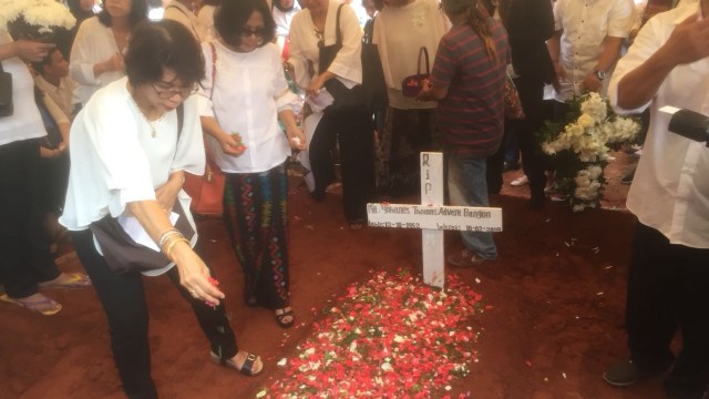 Makam Advent Bangun di TPU Kampung Kandang (Foto: Regina KR/kumparan)