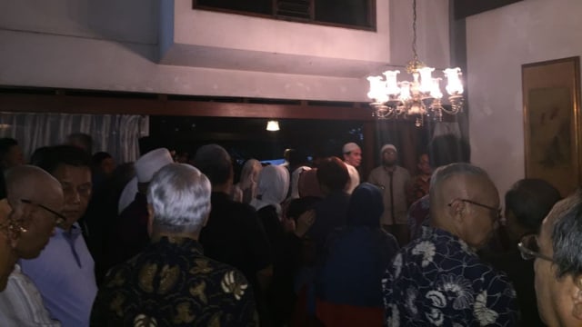 Suasana sebelum shalat jenazah Rachmat Saleh. (Foto: Ema Fitriyani/kumparan)