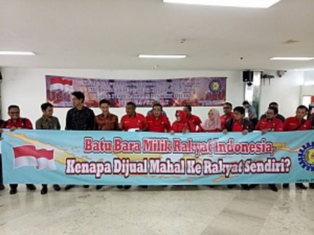 Daya beli melemah, masyarakat menolak tarif listrik naik (1)