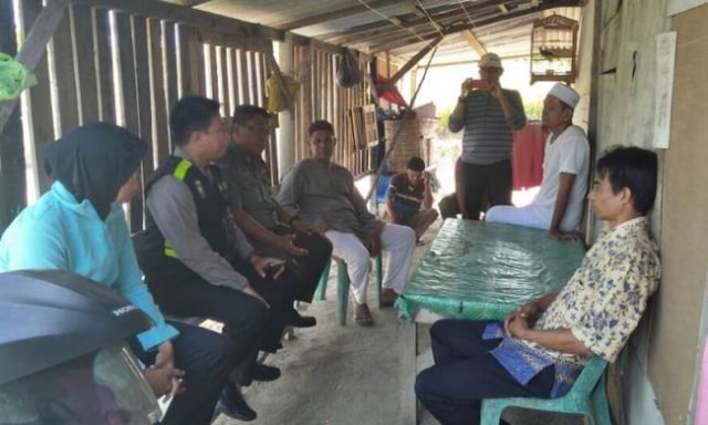 Arman Kekang Istri dan Dua Anaknya di Rumah