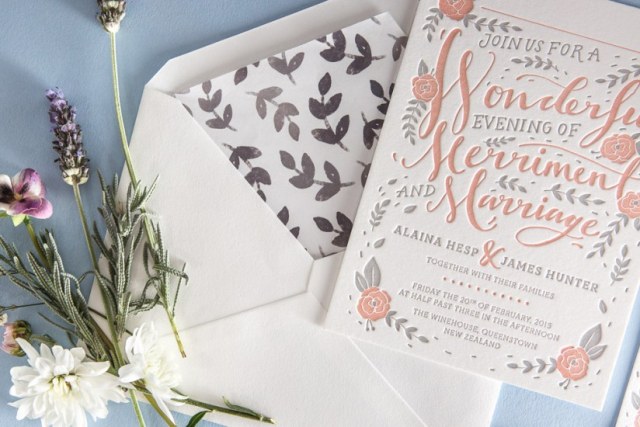 Undangan pernikahan berwarna pastel (Foto: The Distillery)