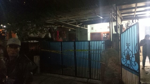 Kondisi rumah korban pembunuhan satu keluarga (Foto: Ainul Qalbi/kumparan)