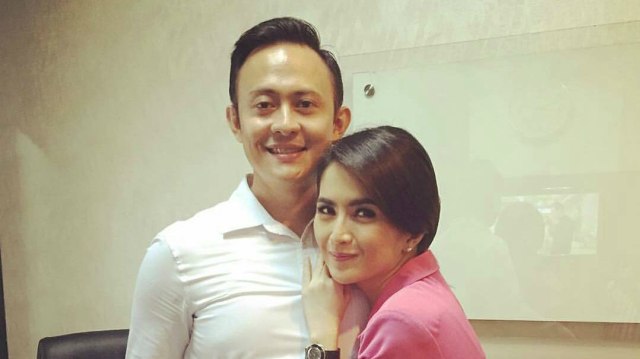 Kadek Devie dan suami (Foto: Instagram @kd.devie)