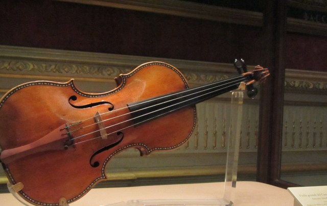 Biola Stradivarius di Istana Kerajaan Spanyol (Foto: Wikimedia Commons)