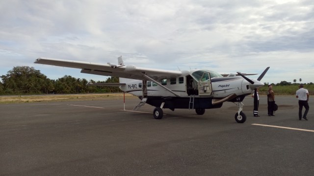 Maskapai Susi Air Mendarat di Bandara Werur. (Foto: Wiji Nurhayat/kumparan)