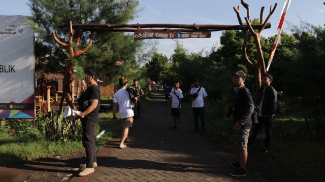 Menjelajahi dan Menikmati Permainan di Bangsring Underwater