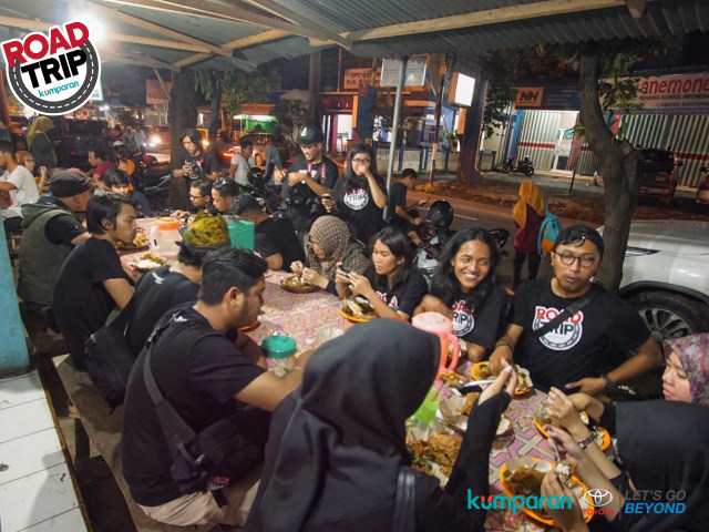 Menikmati 'Sego Tempong' Khas Warung Nasi Mbok Nah (3)