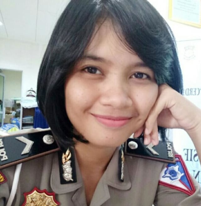 Polwan Cantik Bripda Rina Uli, Dilirik Pengendara Hingga Hampir Kecelakaan