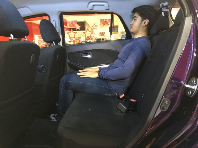 posisi headrest (Foto: dok. Alfons Hartanto)