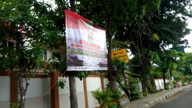 Spanduk menyambut Rizieq Syihab mulai marak. (Foto: Ahmad Romadoni/kumparan)