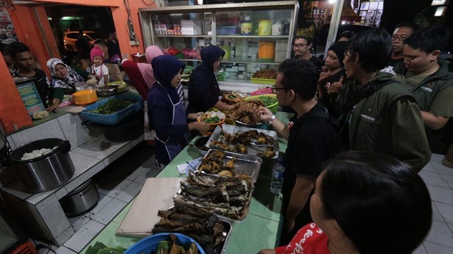 Malam Minggu Menikmati 'Tamparan' Khas Banyuwangi (1)