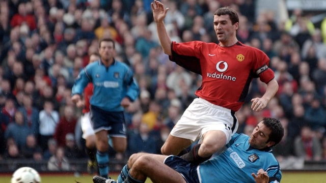 Keane dalam laga melawan Manchester City. (Foto: PAUL BARKER / AFP)
