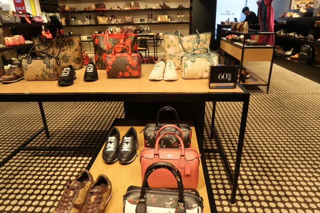City Gate Outlet Hong Kong - Coach (Foto: Intan Kemala Sari/kumparan)