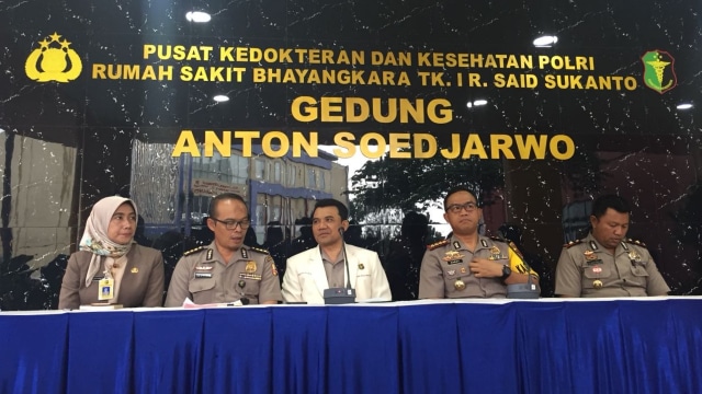 Rilisi Polres Tangerang Kota, di RS POLRI. (Foto: Andreas Ricky/kumparan)