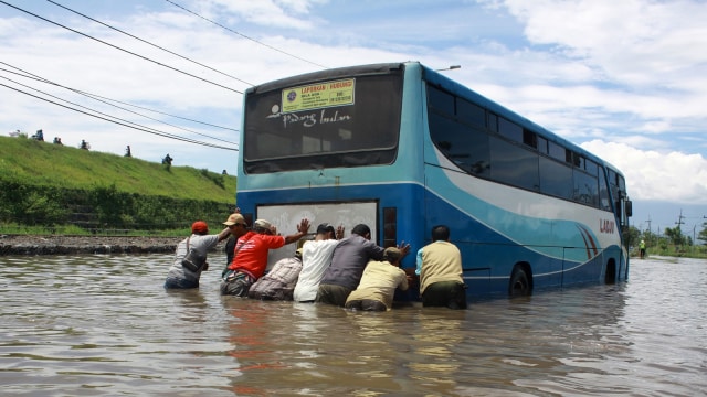 Jalan Raya Porong (Foto: ANTARA/Umarul Faruq)