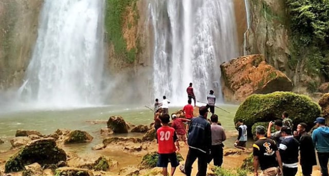 Warga Cihampelas Bandung Tenggelam di Curug Cikaso Sukabumi