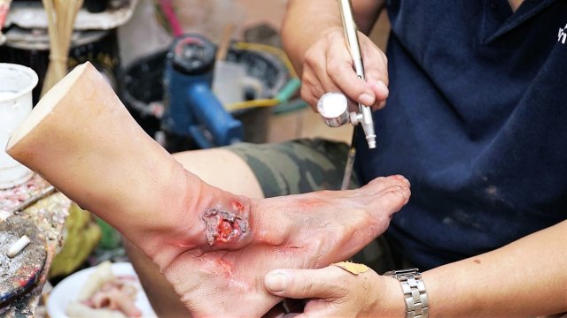 'Organ Manusia' di Tangan Seniman Replika Bandung (1)