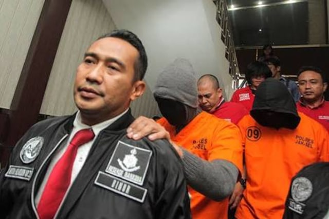 Ramai - Ramai Artis Kompak Tercyduk Narkoba, Settingan Kah?