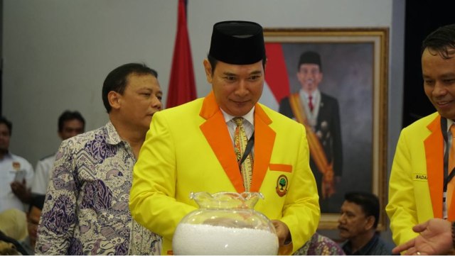 Tommy Soeharto, di KPU. (Foto: Garin Gustavian/kumparan)