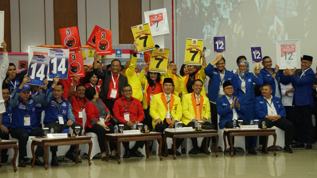 Suasana pengundian nomor urut di KPU. (Foto: Garin Gustavian/kumparan)